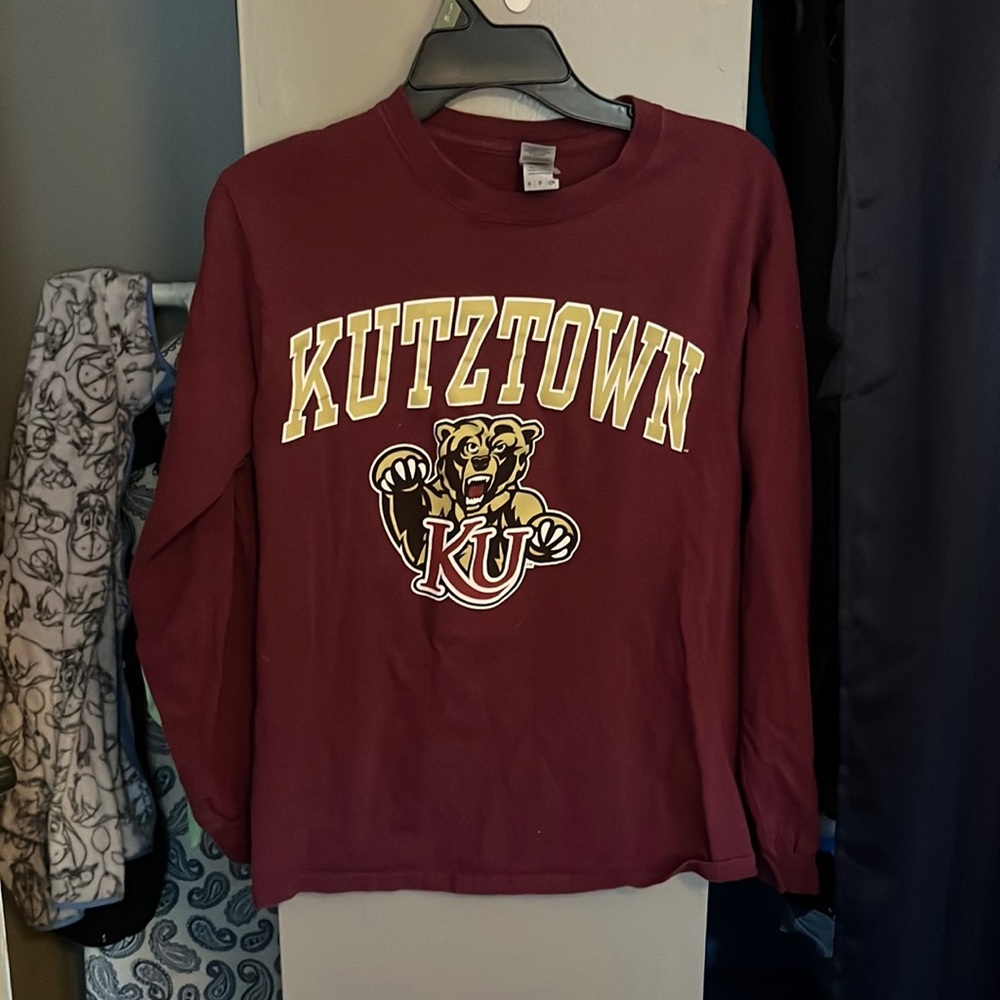 Maroon Gildan long sleeve shirt with Kutztown University Logo. Size: small